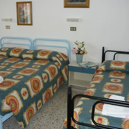 Отель Acquazzurra 3*