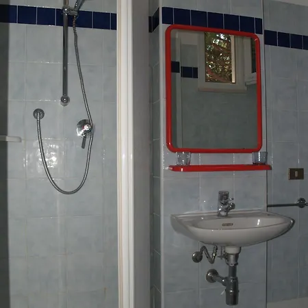 Отель Acquazzurra 3*