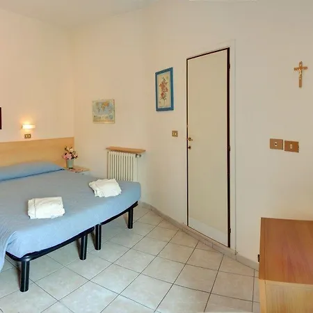 Acquazzurra 3* Римини
