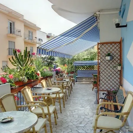 Otel Acquazzurra 3*